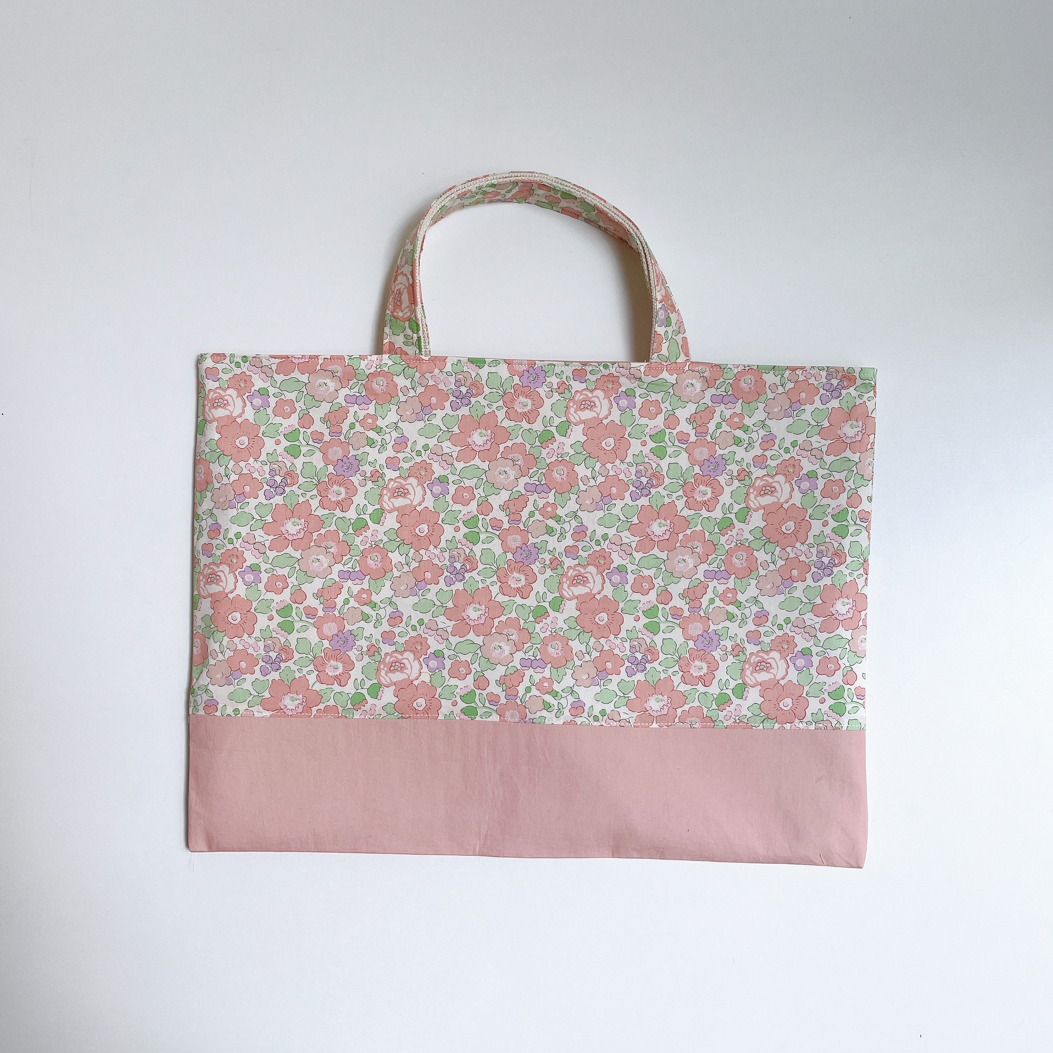 MAI　リバティ　ヌビ　ベッツィ　フラワーピンクラベンダー　レッスンバッグ MAI様専用 リバティ ヌビ ベッツィ フラワーピンクラベンダー