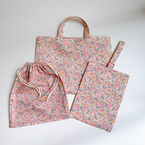 リバティベッツィのシューズ袋☆