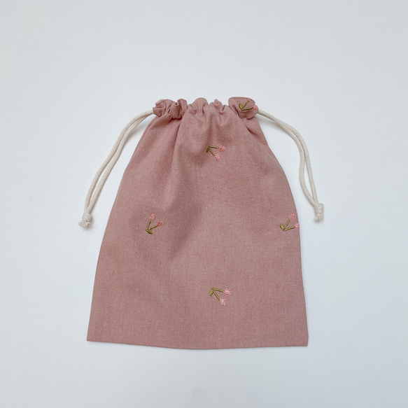 ハンドメイド✳︎ マチあり巾着　さくらんぼ刺繍　くすみピンク ♡選べるサイズ♡さくらんぼ刺繍の巾着袋 くすみピンク×パステル