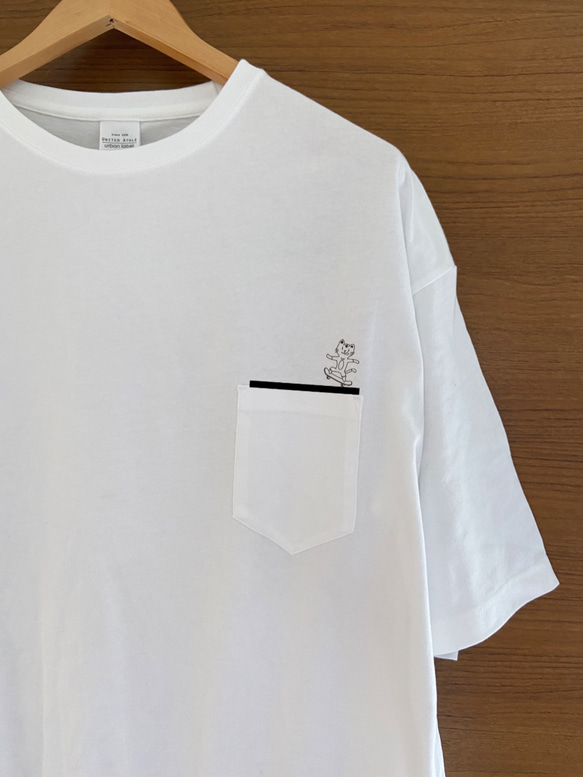 コットン100%【スケート猫 ビッグシルエットTシャツ】ポケット付  白 3枚目の画像