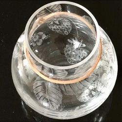 イチゴ模様のガラス花瓶 4枚目の画像