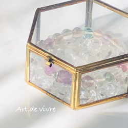 ビンテージ加工アンティーク 六角形ガラスケース ＆浄化用ストーン（水晶）付き 5枚目の画像