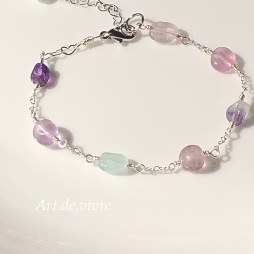紫陽花色の天然石フローライトのハートチェーンブレスレット