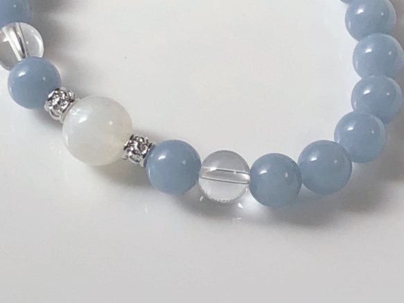 【再販】月の光の石「ムーンストーン」＆天使の石「エンジェライト」の天然石ブレスレット 3枚目の画像