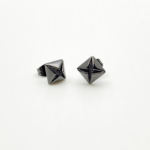 30％オフ）黒ダイヤ型ピアス ピアス（スタッド・一粒