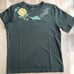 手刺し刺繍のTシャツ〜初夏のひまわり①〜 1枚目の画像