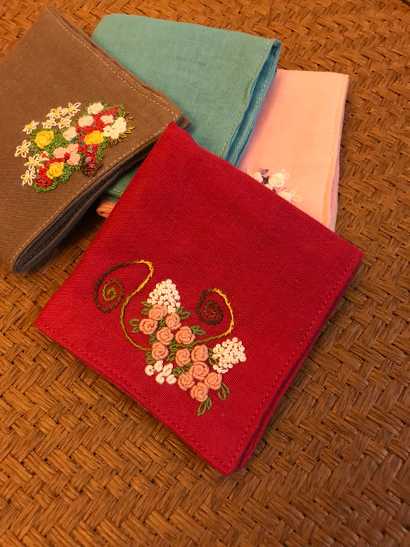 小さめサイズのステキな刺繍ハンカチ♪ 2枚目の画像