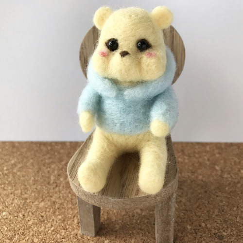 価格見直しました⭐水色パーカーのクリームくま⭐羊毛フェルト 羊毛