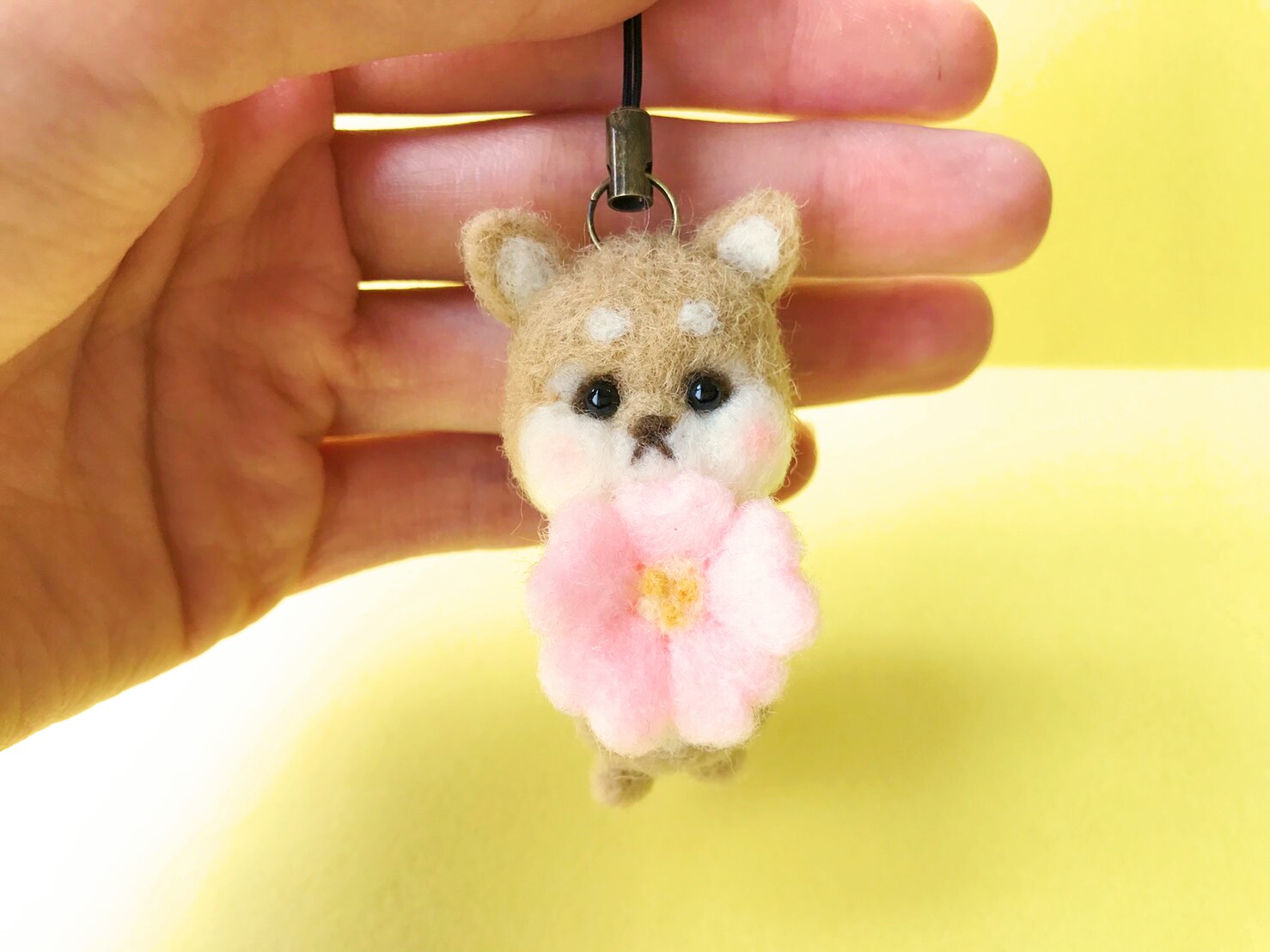 ハンドメイド 羊毛フェルト「きらめく水辺の夜桜」フレーム、「月夜の桜」ブローチ