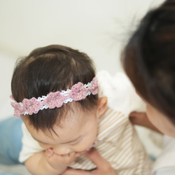 お花のベビーヘアバンド 2枚目の画像