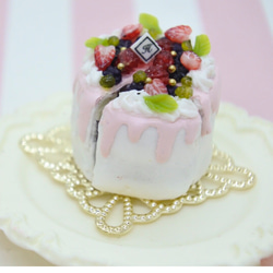 【ミニチュア】バニラとチョコレートのダミエ柄ケーキ♡スクエアゴールドプレート付き♩ 3枚目の画像