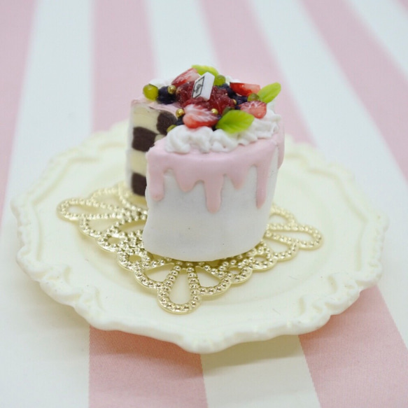 【ミニチュア】バニラとチョコレートのダミエ柄ケーキ♡スクエアゴールドプレート付き♩ 4枚目の画像