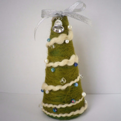 羊毛のミニクリスマスツリー 1枚目の画像