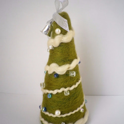 羊毛のミニクリスマスツリー 2枚目の画像