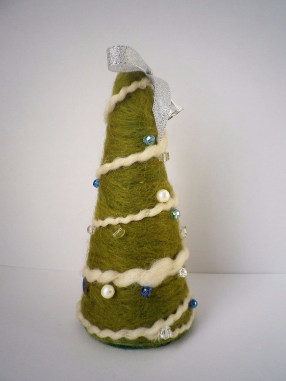羊毛のミニクリスマスツリー 4枚目の画像