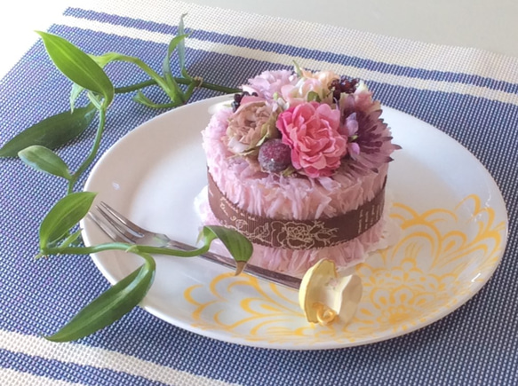 新作♡ちいさなお花＊桜色のケーキ(プリザーブド＆アーティフィシャルフラワー） 1枚目の画像
