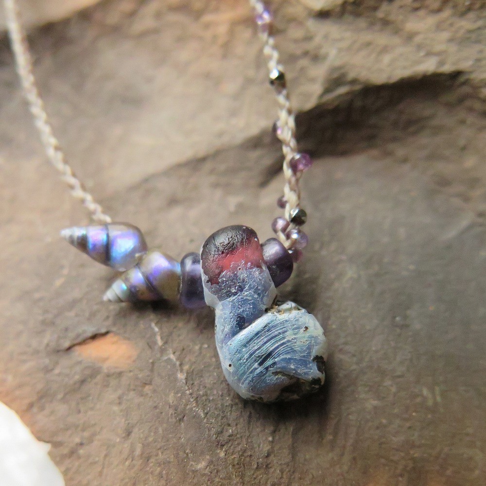 アンティーク　緒　ローマングラス　紫　＋　巻貝　＆　出土ロシアンブルー　ネックレス　千世 chitose