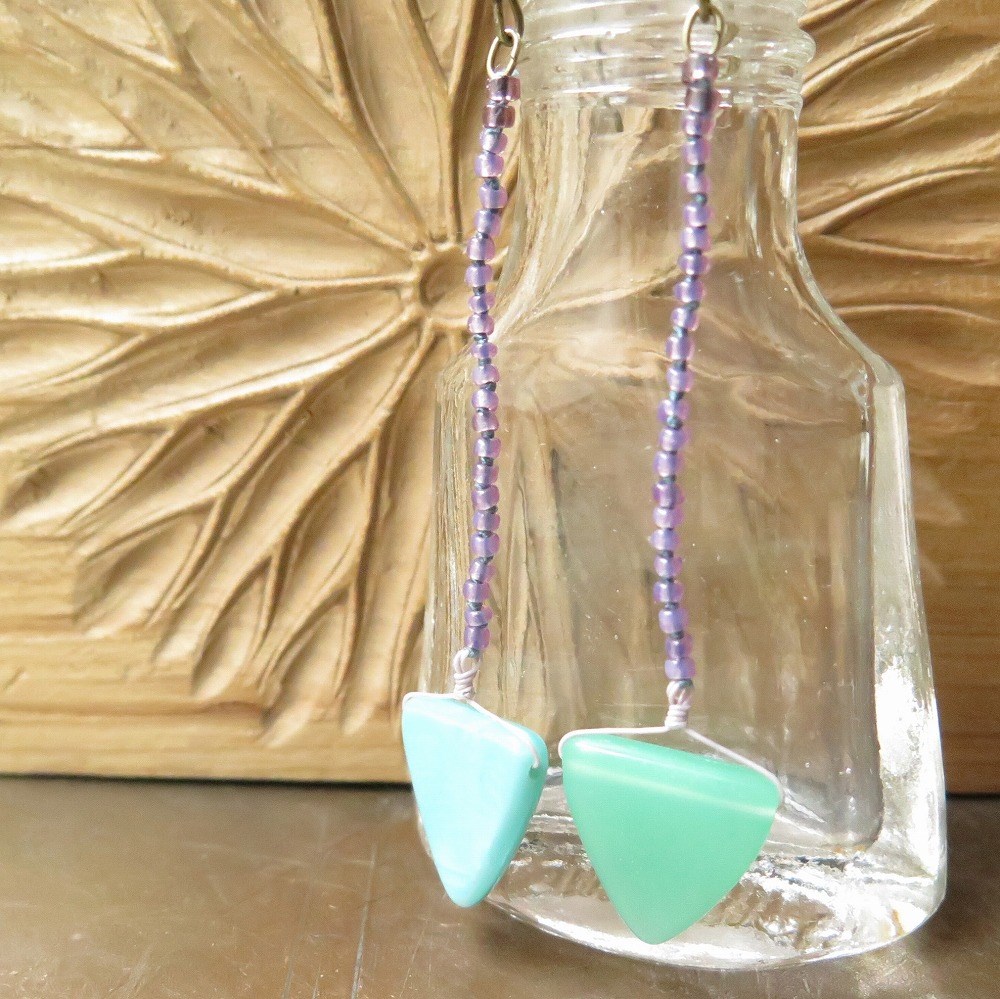 アンティーク　いと　ウェディングビーズ・ウラン淡緑＆緑　ピアス＆イヤリング  百世 momotose（西）