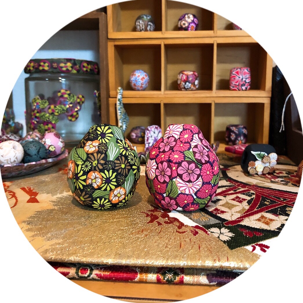 margeniマルゲニの黒陶器花瓶