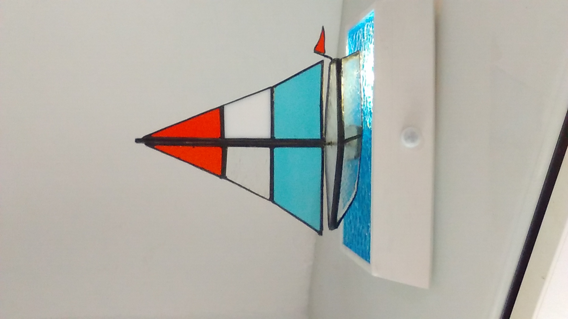 ステンドグラスのヨットのテーブルライト　人感センサー付き　new