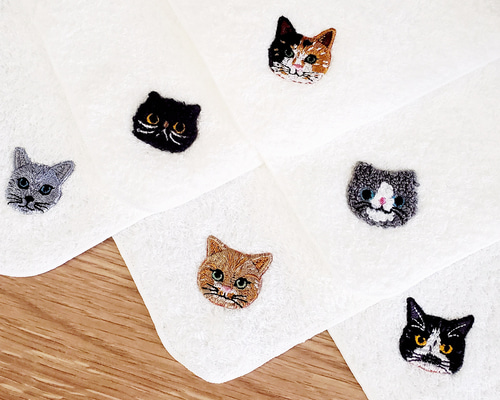 猫さん刺繍の白い泉州ハンカチタオル♬ ハンカチ・手ぬぐい Reona