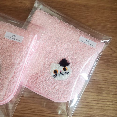 猫さん刺繍の白い泉州ハンカチタオル♬ ハンカチ・手ぬぐい Reona