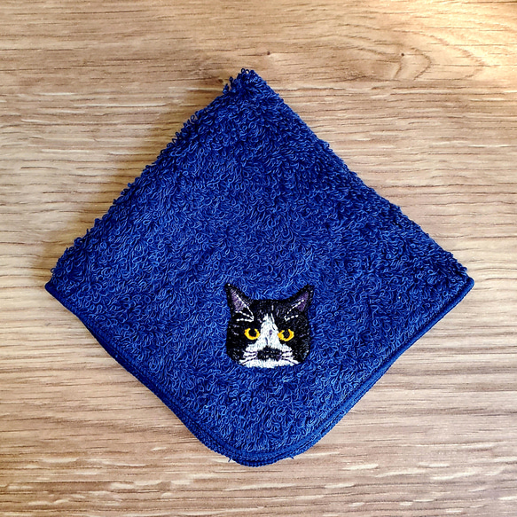 ◇* 猫さん刺繍と晴れやかインディゴブルーの泉州ハンカチタオル♬ 1枚目の画像