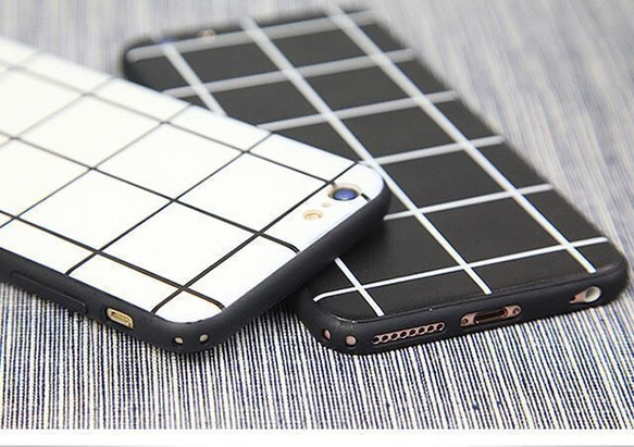 クール★グリッドパターン iPhoneケース モノトーン 可愛いリング付 2色 4枚目の画像