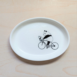 楕円皿(自転車パンダ) 1枚目の画像