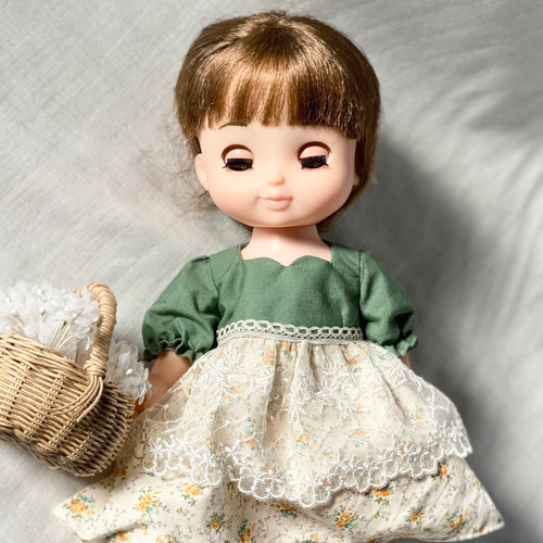 ソランちゃんサイズのお洋服 グリーンのエプロンワンピース レミン 