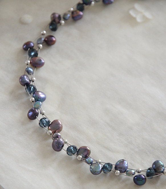 Necklace of the fresh water pearls and glass beads 第6張的照片