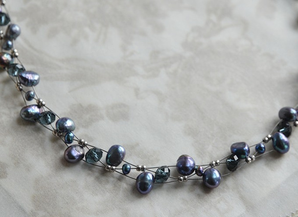 Necklace of the fresh water pearls and glass beads 第2張的照片