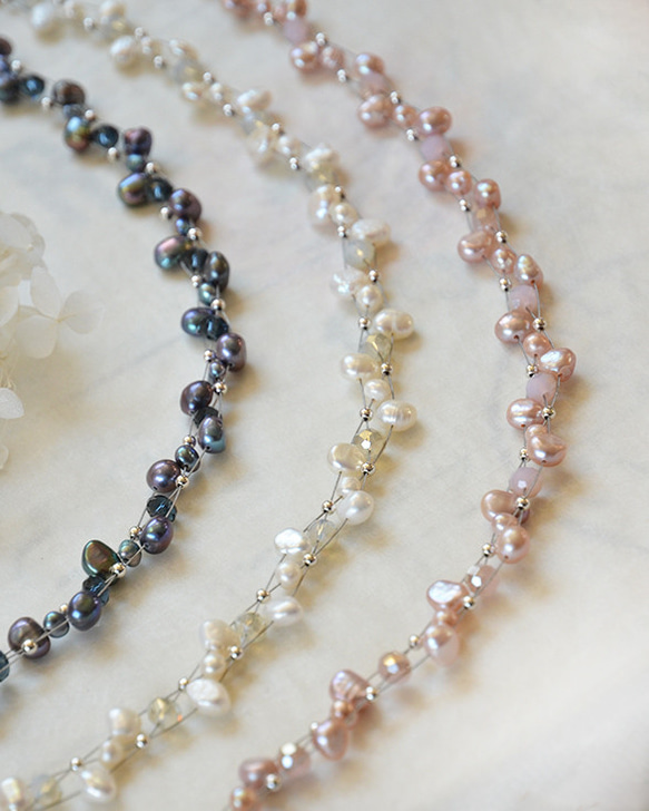 Necklace of the fresh water pearls and glass beads 第8張的照片