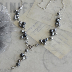华丽的珍珠珠，Y形项链【灰色金屬】 第2張的照片