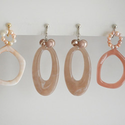 珍珠珠和玻璃珠以及亞克力零件耳環B [灰褐色] 第4張的照片
