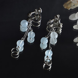 Aquamarine & metal hoop earrings [March birthstone] 第2張的照片