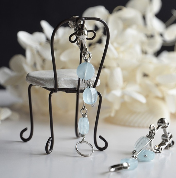 Aquamarine & metal hoop earrings [March birthstone] 第3張的照片