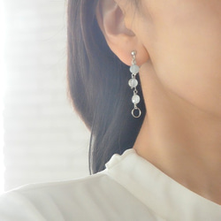 Aquamarine & metal hoop earrings [March birthstone] 第4張的照片