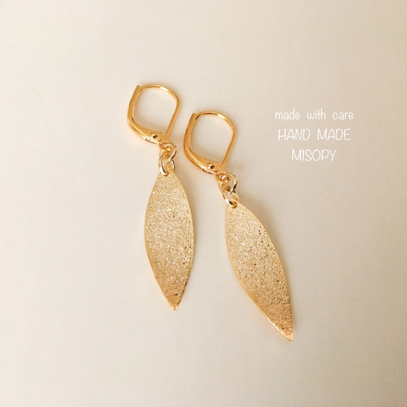 gold leaf シンプルピアス　フレンチフック 2枚目の画像