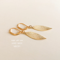 gold leaf シンプルピアス　フレンチフック 3枚目の画像