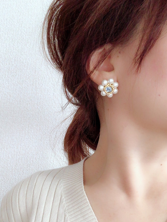 SWAROVSKI crystal Lt サファイア/Fleur de coton（cotton）perle/ピアス 1枚目の画像