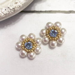 SWAROVSKI crystal Lt サファイア/Fleur de coton（cotton）perle/ピアス 3枚目の画像