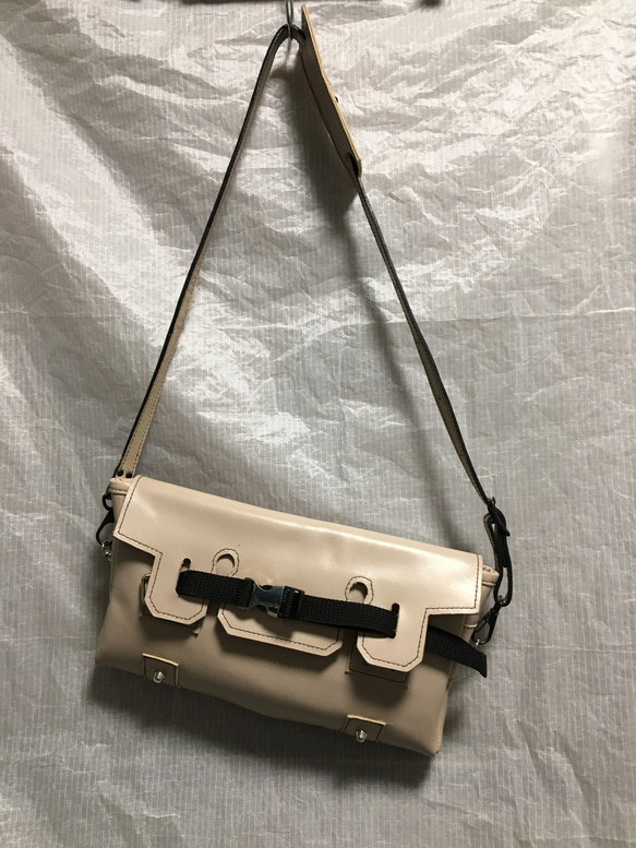 leather×nylon shoulder bag 3枚目の画像