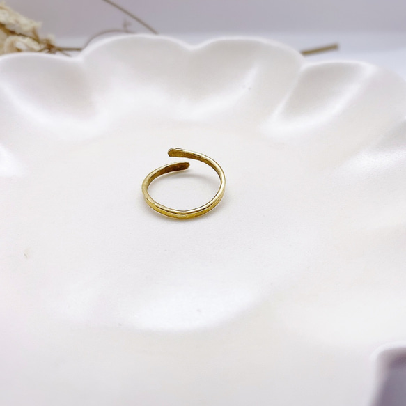 誕生石クリスタル 包み込む  真鍮製 サークルリング 指輪  シンプル プレゼント  専用Box付き177 6枚目の画像