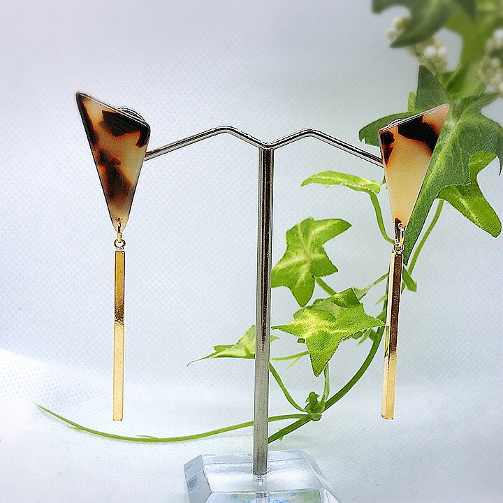 再✖️20再販♡大人気♡大ぶりトライアングルべっ甲ピアス♡004  