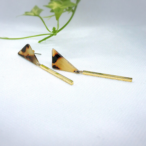 再✖️20再販♡大人気♡大ぶりトライアングルべっ甲ピアス♡004  