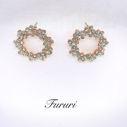 ラッピング有  crystal  wreath  pierce/earrings  リース 1枚目の画像