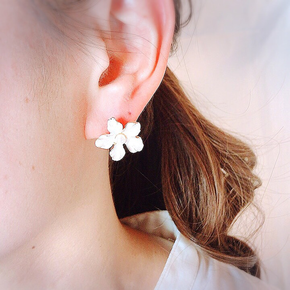 sold out antique  flower  pierce  小さめ  プレゼント 5枚目の画像