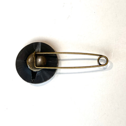 モザイクシェルボタンのショールピン　ブラック 3枚目の画像