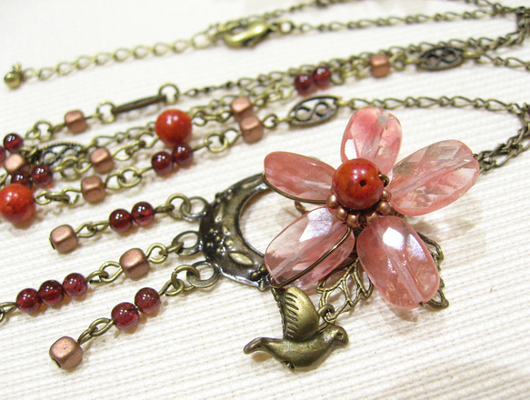 チェリークォーツの赤いお花と小鳥のネックレス[SALE] 4枚目の画像